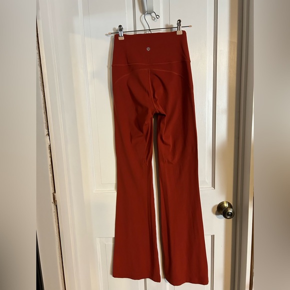 Lululemon Groove Super-High-Rise Flared Pant Nulu
Cayenne size 4 - Picture 10 of 10